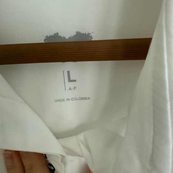 White Cropped Button-Up Shirt - Picture 4 of 4